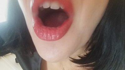 Mêl, ni fydd eich llysfam yn gadael i chi fynd i'r ysgol heddiw... dwi eich angen chi yn ormodol...